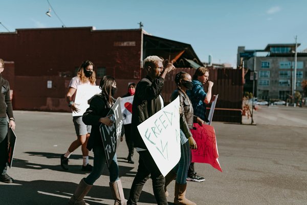 Adoptez l'élégance avec la chemise Serge Blanco